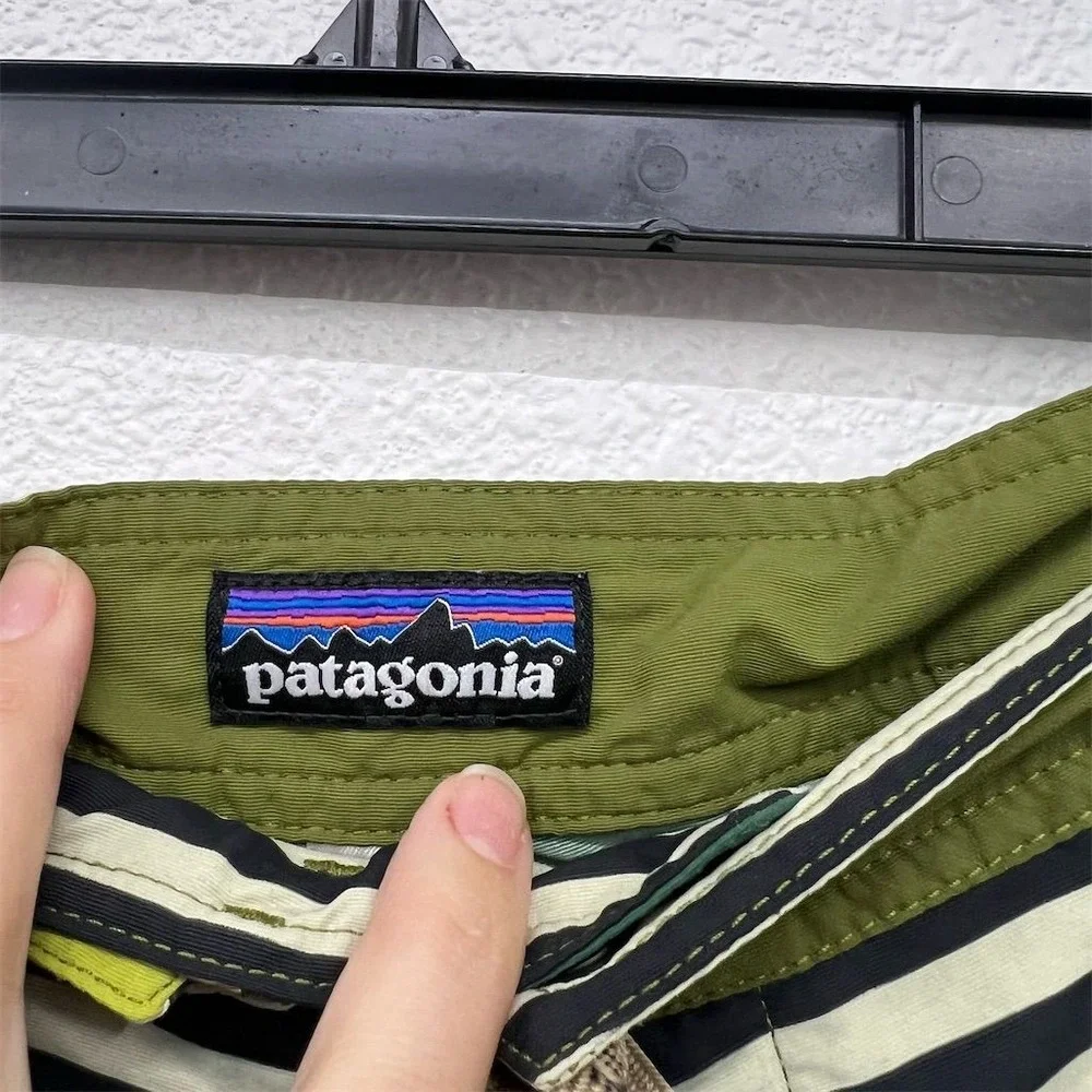 Patagonia Men's Wavefarer Board Shorts Green Striped UPF 50+ Size 32